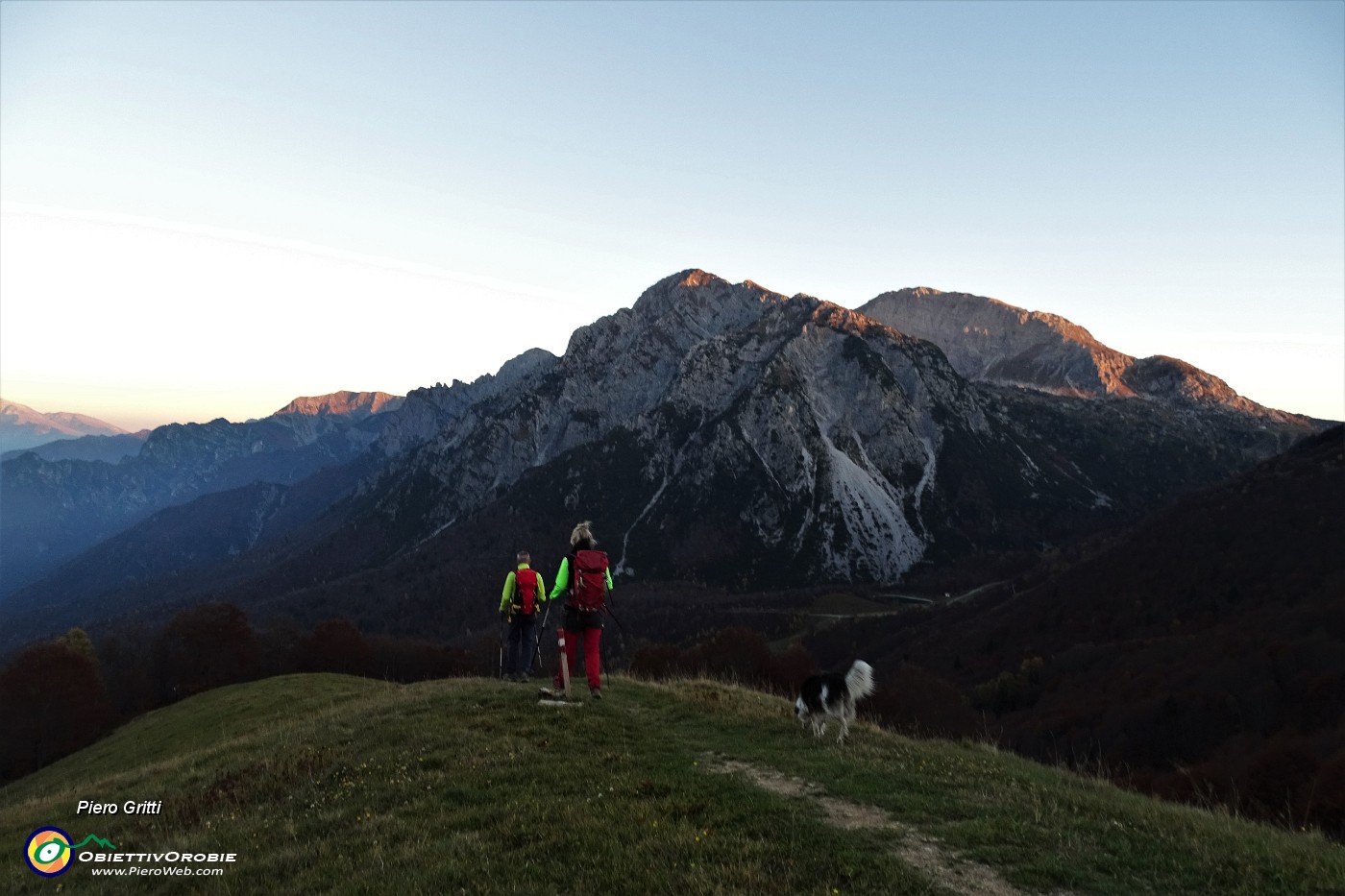 97 Dal Passo di Gandazzo scendiamo ai Piani di Ceresola sul 104B.JPG
